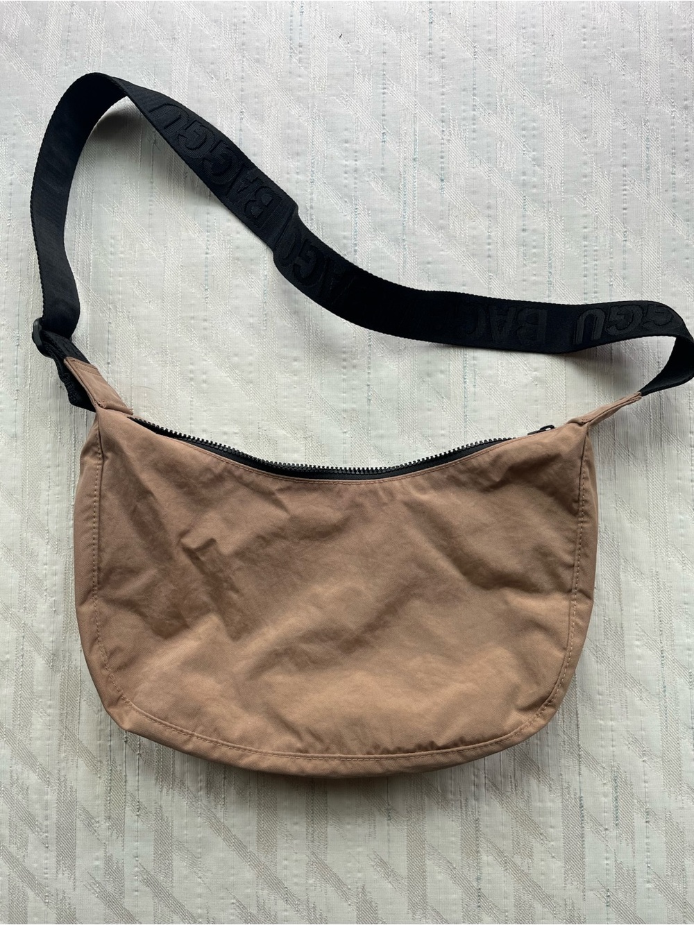 BAGGU Medium Nylon Crescent Bag